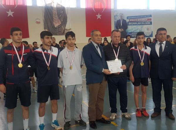 Okulumuzun Badminton Takımı Doğu Anadolu Grup Birincisi Oldu