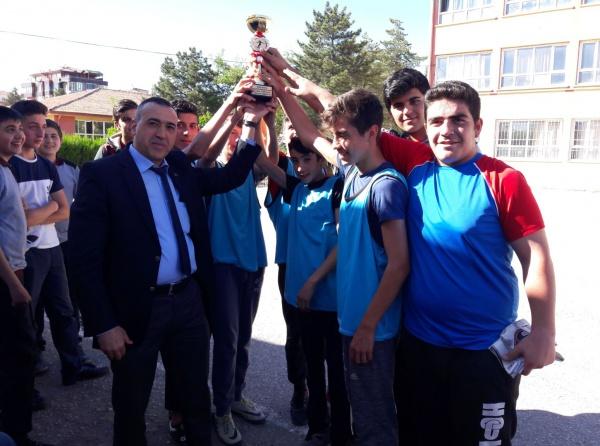 9.Sınıflar Arası Bahar Kupası Futbol Turnuvası Düzenlendi